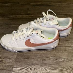 Size 8.5 Nike Court Legacy